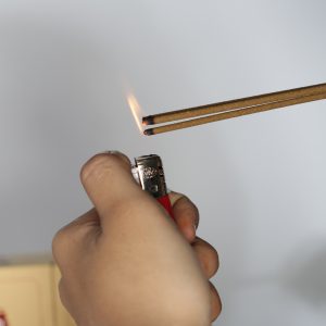 nhang trầm hương 30cm - dùng lá gừng tươi để tạo ra một hương thơm cổ kính như ngày xưa