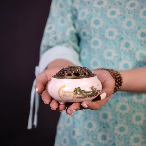 Quà tặng lư sứ cao cấp khi mua nụ trầm xông nhà Được Phúc.